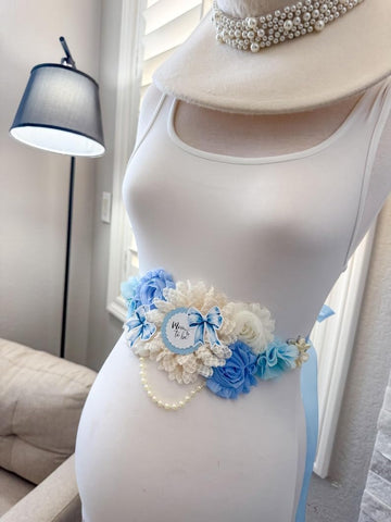 Blue Ribbon Mom to Be Sash & Daddy to Be Pin Set – Blue Baby Shower Decorations, Elegant Lace & Satin Ribbon Keepsake for Parents-to-Be, Gender Reveal Party Accessories