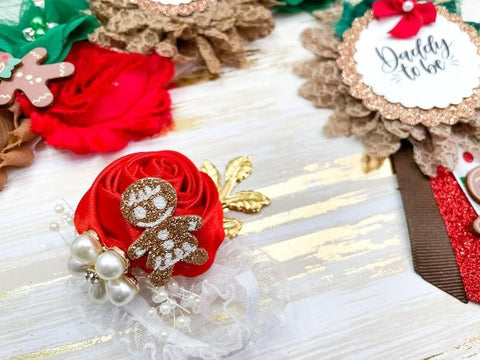 Gingerbread Baby Shower Sash Set – Mommy & Daddy To Be Holiday Ribbons with Christmas Theme & Gingerbread Pins