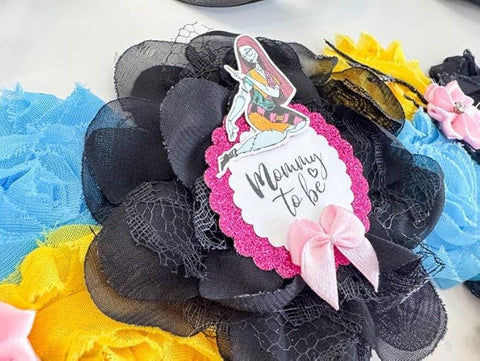 Spooky Baby Shower Sash – Mom to Be Maternity Sash with Matching Dad Pin, Gothic Halloween Party Accessory