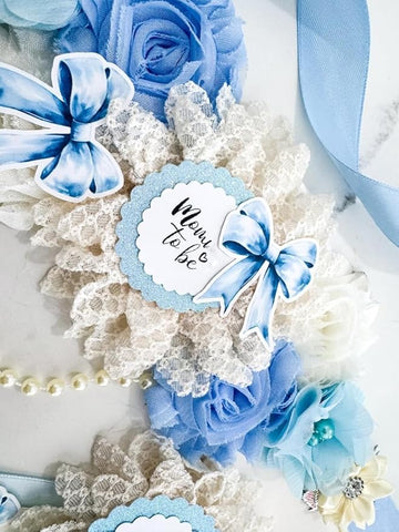 Blue Ribbon Mom to Be Sash & Daddy to Be Pin Set – Blue Baby Shower Decorations, Elegant Lace & Satin Ribbon Keepsake for Parents-to-Be, Gender Reveal Party Accessories