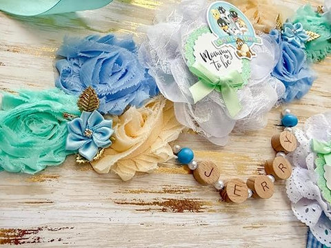 Looney Mom To Be Sash & Daddy To Be Pin – Blue & Mint Tunes Baby Boy Shower Decorations, Gender Reveal Party Accessories, Parents To Be Keepsake