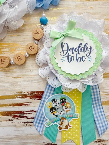 Looney Mom To Be Sash & Daddy To Be Pin – Blue & Mint Tunes Baby Boy Shower Decorations, Gender Reveal Party Accessories, Parents To Be Keepsake