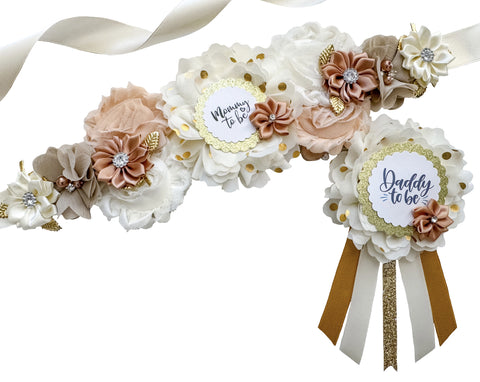 Elegant Mommy & Daddy to Be Sash and Badge Set – Neutral Floral Baby Shower Decorations with Gold Accents – Gender Reveal Party Accessories for Parents – Soft Blush Beige White Theme