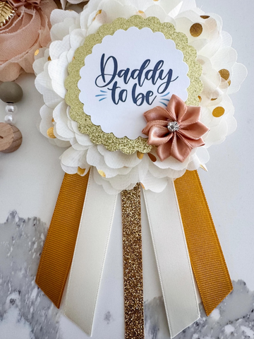 Elegant Mommy & Daddy to Be Sash and Badge Set – Neutral Floral Baby Shower Decorations with Gold Accents – Gender Reveal Party Accessories for Parents – Soft Blush Beige White Theme