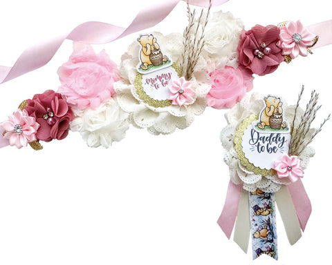 Teddy Bear Baby Shower Badge Set – Mommy & Daddy to Be Floral Pins with Pearls, Lace & Baby Bottle Illustrations