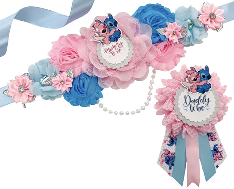 Lilo & Stitch Mommy & Daddy to Be Badge Set 🍼 – Pink & Blue Floral Baby Shower Decorations 💖💙 with Angel Wings 👼 – Gender Reveal Party Accessories – Cartoon Keepsake for Expecting Parents