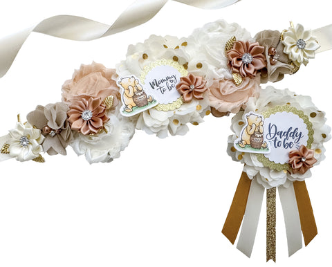Winni The Pooh Teddy Bear Baby Shower Badge Set – Mommy & Daddy to Be Floral Pins with Gold Ribbons & Baby Bottle Illustrations