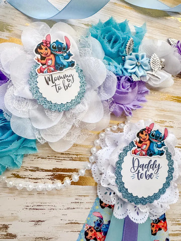 Lilo & Stitch Baby Shower Badge Set – Mommy & Daddy to Be Floral Sash & Pin with Cartoon Stitch & Angel Illustrations
